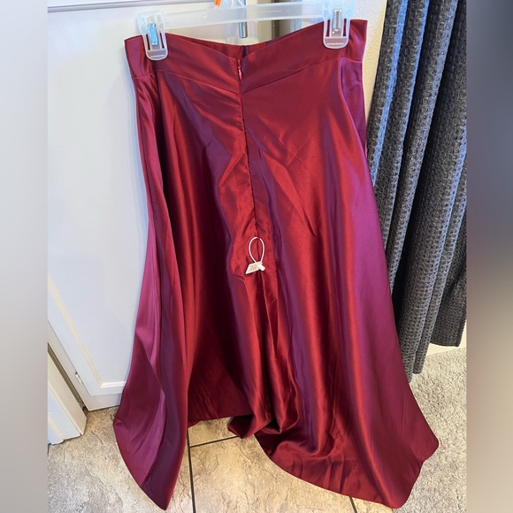 Elegant Satin Wine Skirt - Picture 4 of 4